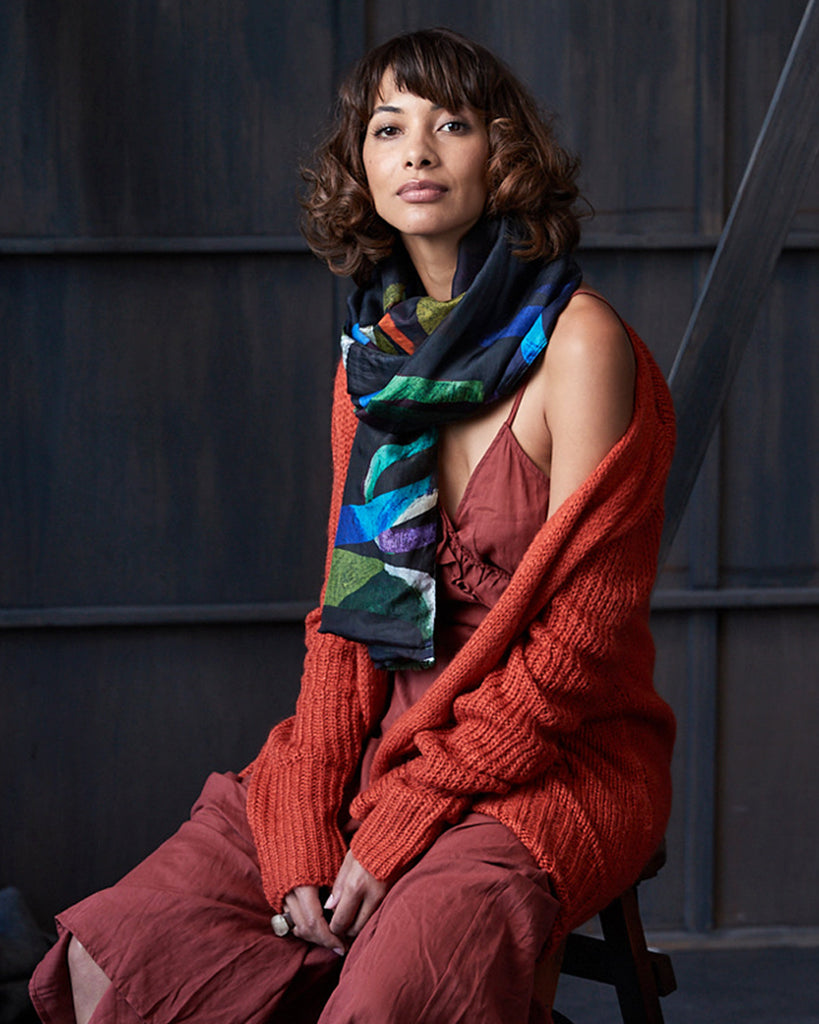 Loopy Dark - Silk scarf with wool backing